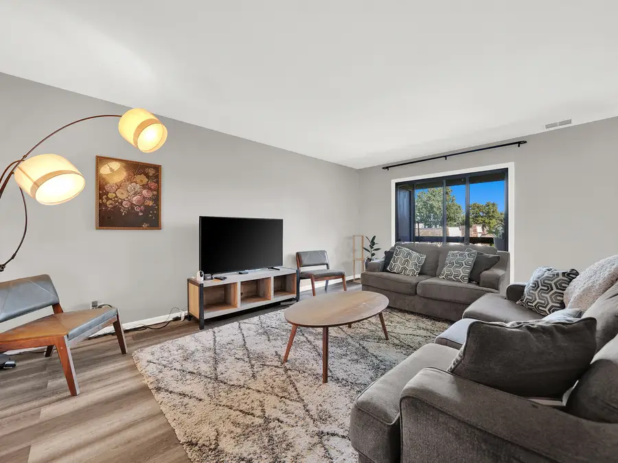 2212 Country Club Drive #22C, Woodridge, IL 60517 - #2