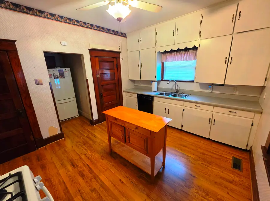 234 N Cherry Street, Centralia, IL 62801 - #3
