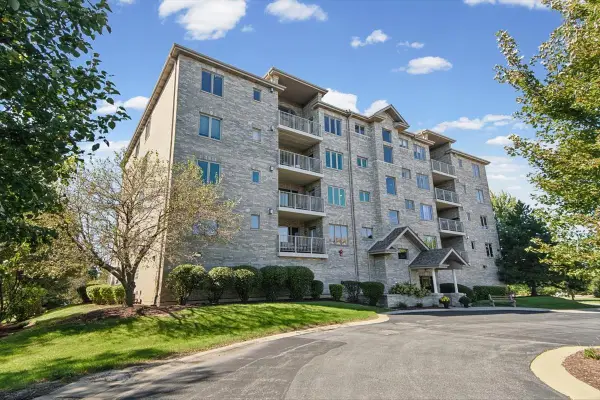 11131 Waters Edge Drive #1B, Orland Park, IL 60467