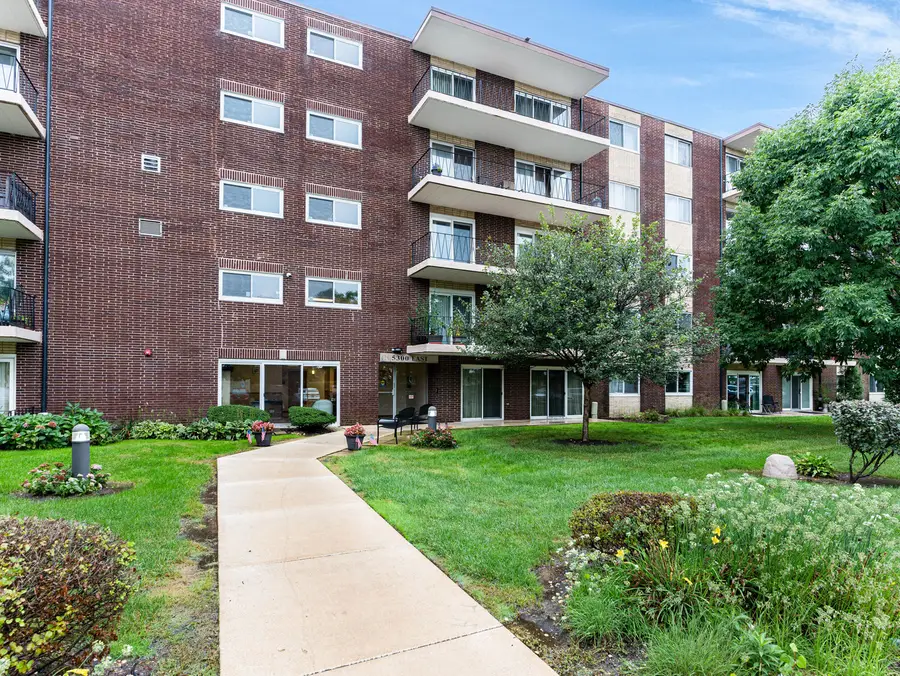 5300 Walnut Avenue #17A, Downers Grove, IL 60515 - #2