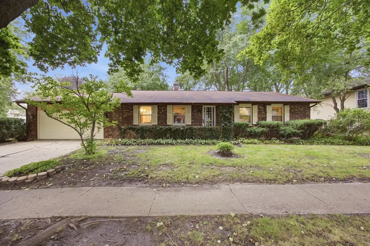 1300 N Lyle Avenue, Elgin, IL 60123 - #1