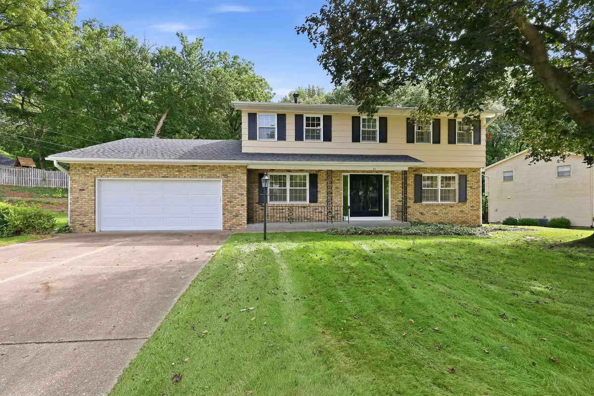 21 Estate Court, Bettendorf, IA 52722 - #1