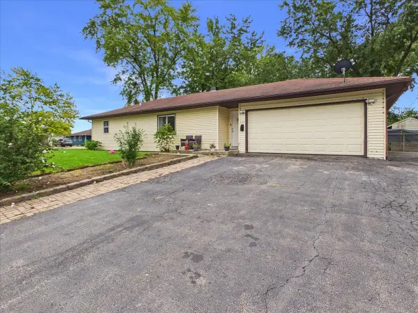 121 Fairway Road, Carpentersville, IL 60110