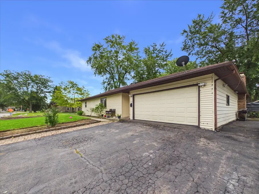 121 Fairway Road, Carpentersville, IL 60110 - #2
