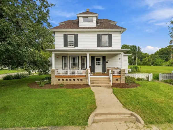 1702 E 5th Street, Sterling, IL 61081