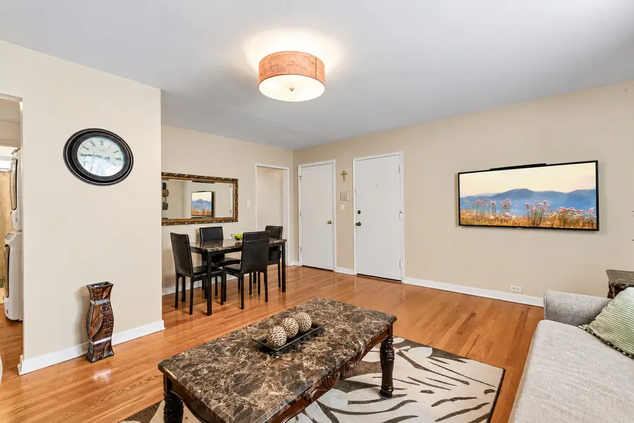 7145 N Washtenaw Avenue #2-N, Chicago, IL 60645 - #3