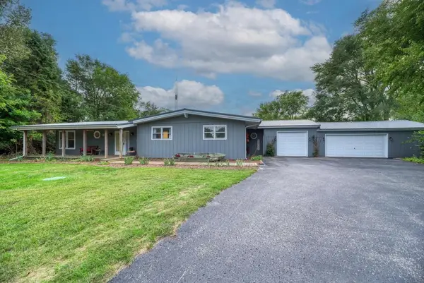 3245 N Lakeside Drive, Coal City, IL 60416
