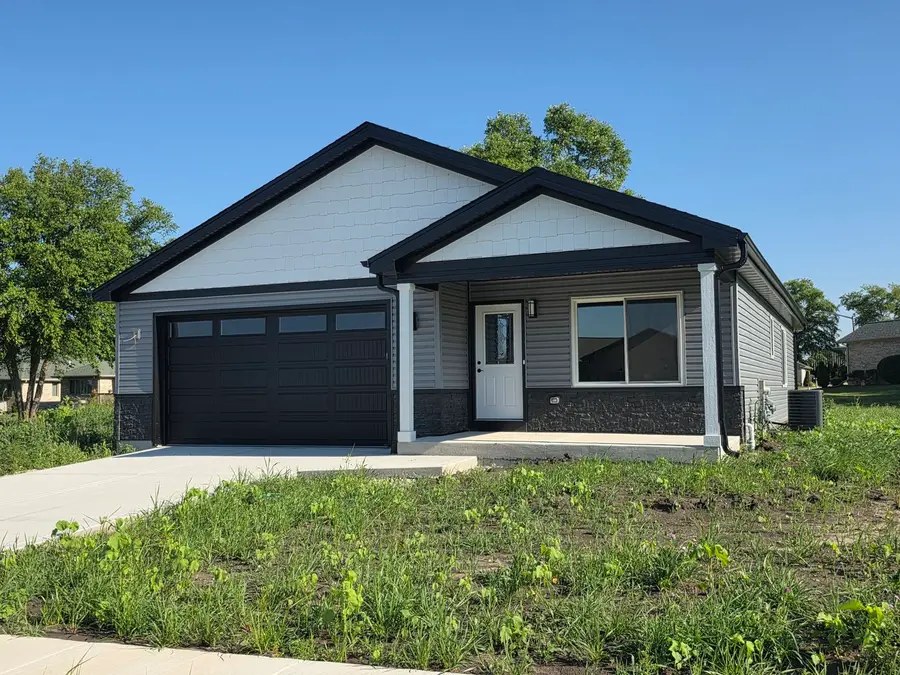 412 E Butler Avenue, Grant Park, IL 60940 - #3