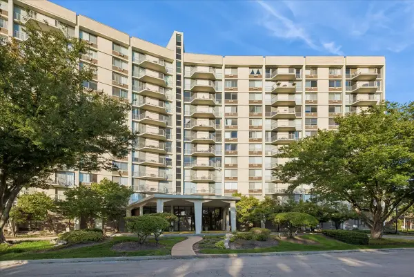 20 N Tower Road #6A, Oak Brook, IL 60523