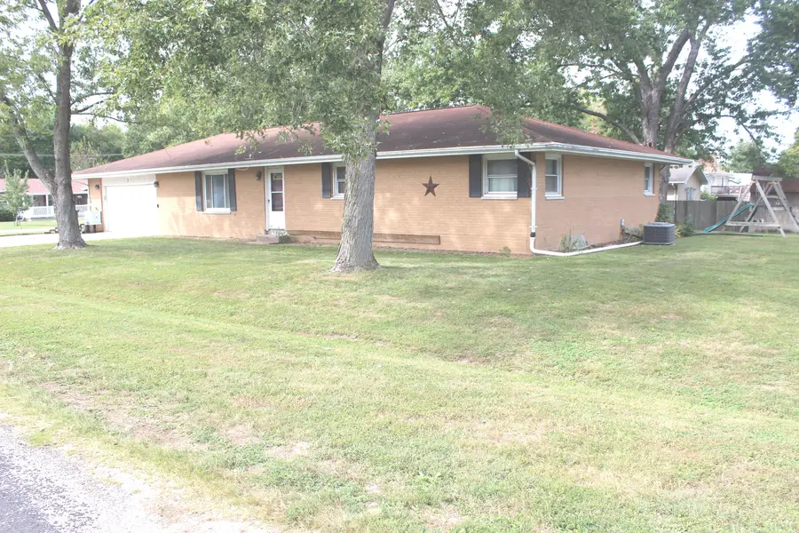 3 Wacker Drive, Altamont, IL 62411 - #3