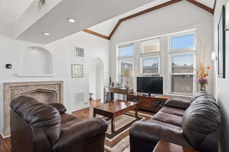 6450 N Troy Street #3W, Chicago, IL 60645 - #2