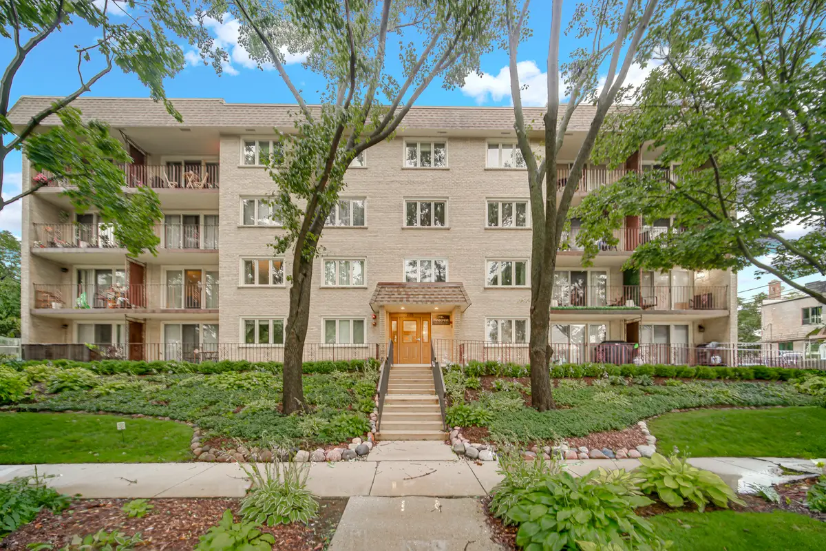 225 E Wing Street #302, Arlington Heights, IL 60004 - #1
