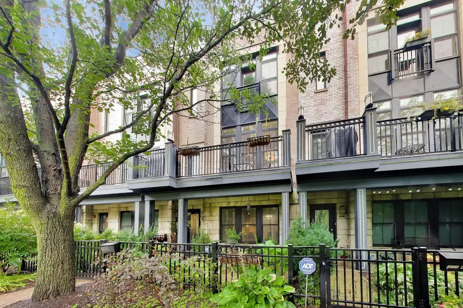 3022 W Newport Avenue, Chicago, IL 60618 - #3