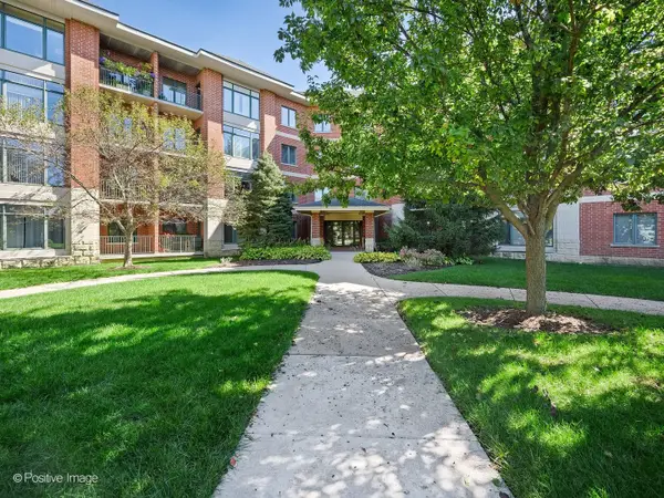 855 E 22nd Street #102, Lombard, IL 60148