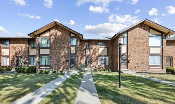 18W138 W 14th St Street #9, Villa Park, IL 60181