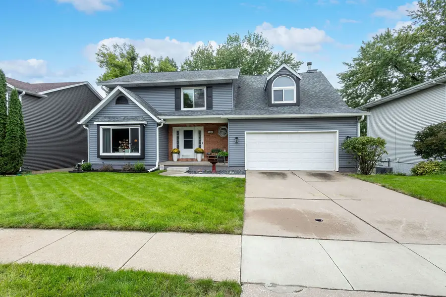 4160 Apple Valley Drive, Bettendorf, IA 52722 - #2