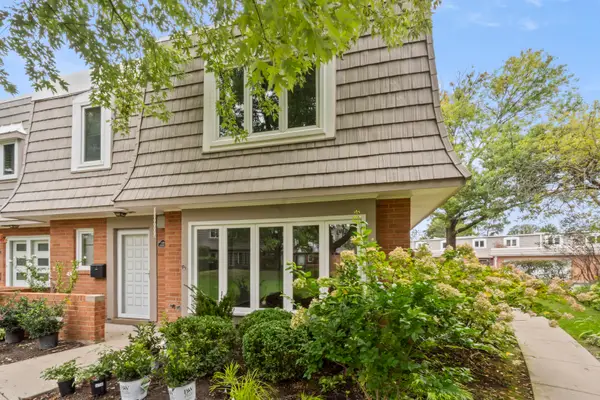 1491 Avignon Court, Highland Park, IL 60035