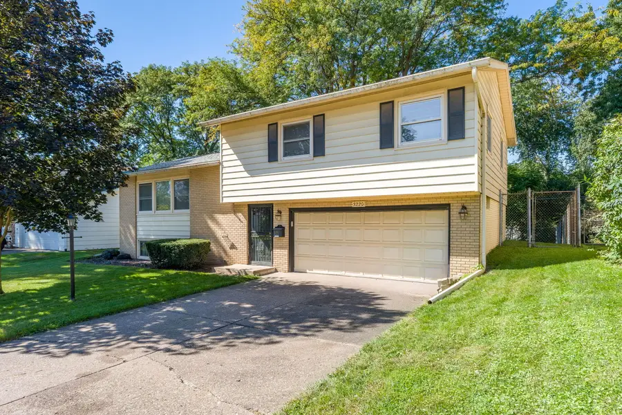 3220 Kenwood Avenue, Davenport, IA 52807 - #2