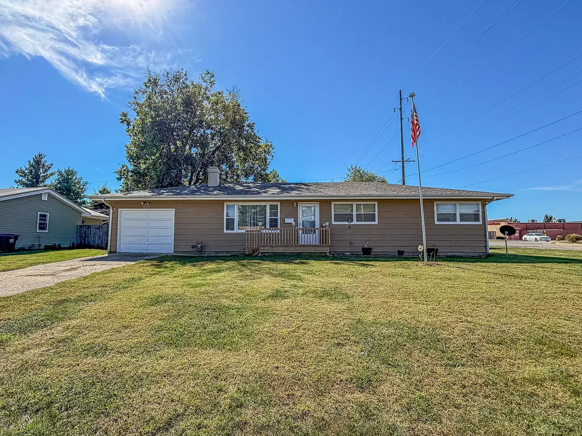 420 W Pierce Avenue, Charleston, IL 61920 - #1