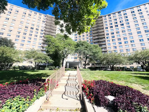 7033 N Kedzie Avenue #710, Chicago, IL 60645