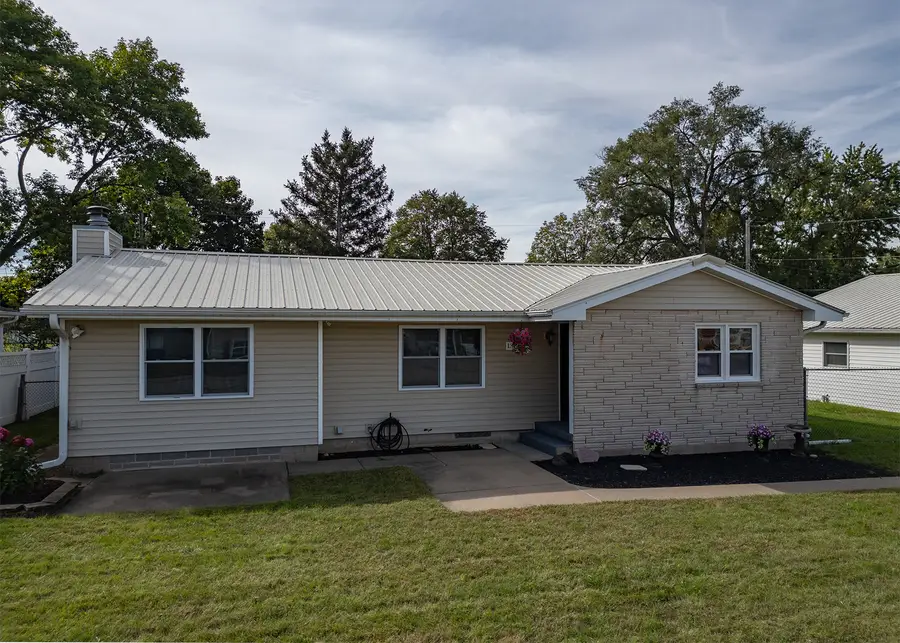 1309 Hiawatha Lane, Camanche, IA 52730 - #2