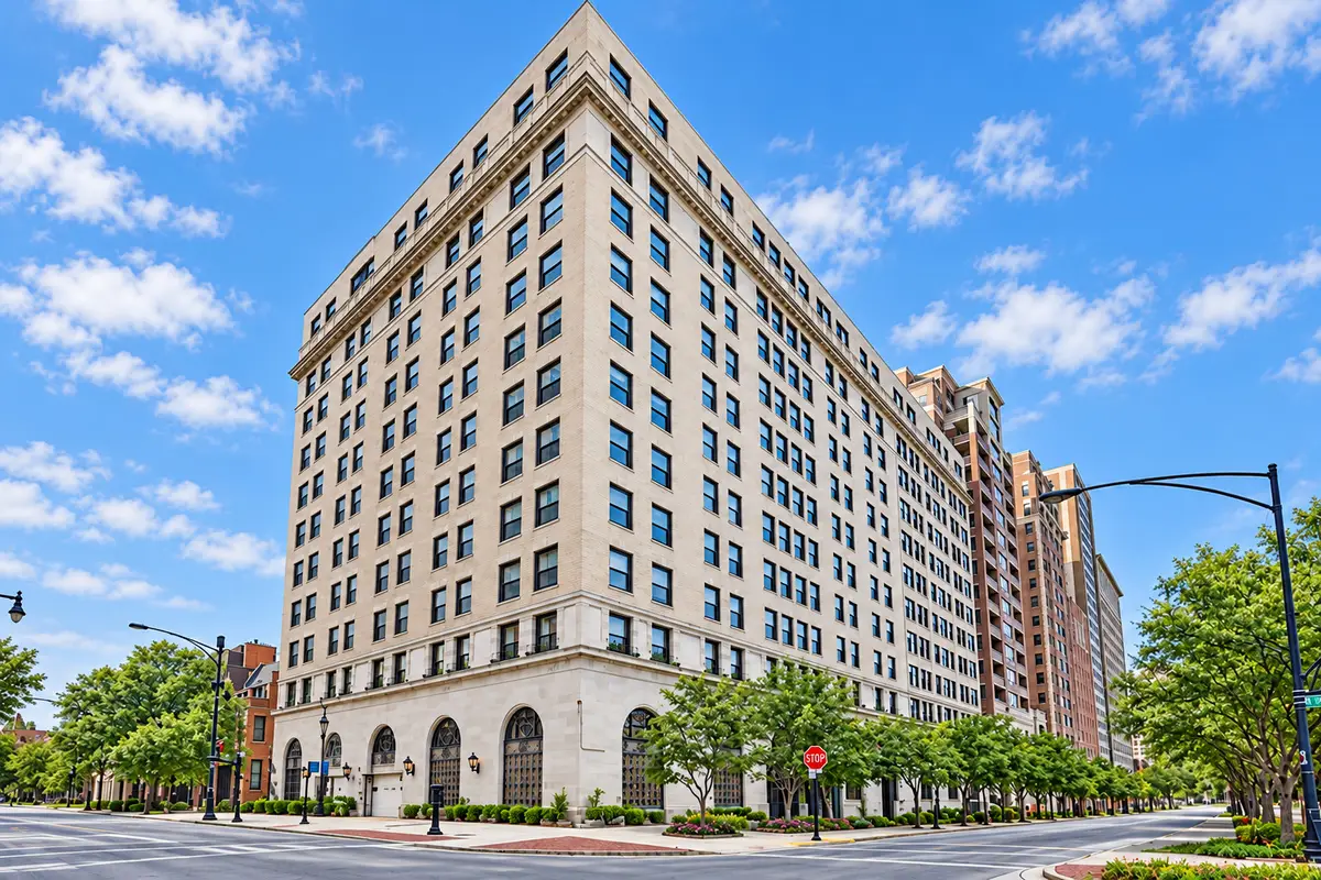 2100 N Lincoln Park West #4DN, Chicago, IL 60614 - #1