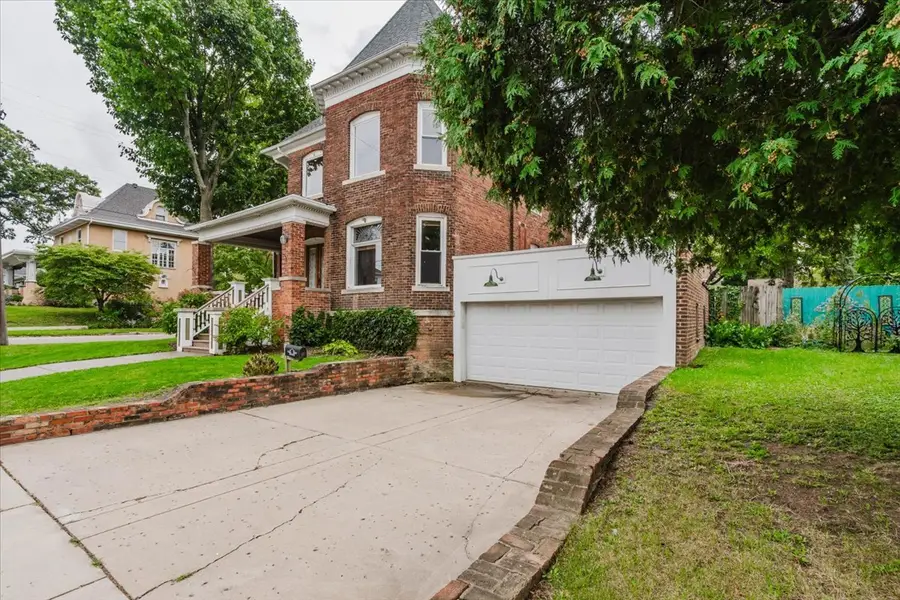 302 W Wood Street, Bloomington, IL 61701 - #2