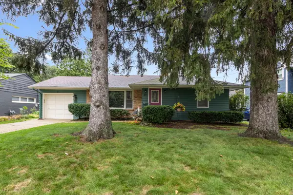 27 Francis Avenue, Crystal Lake, IL 60014