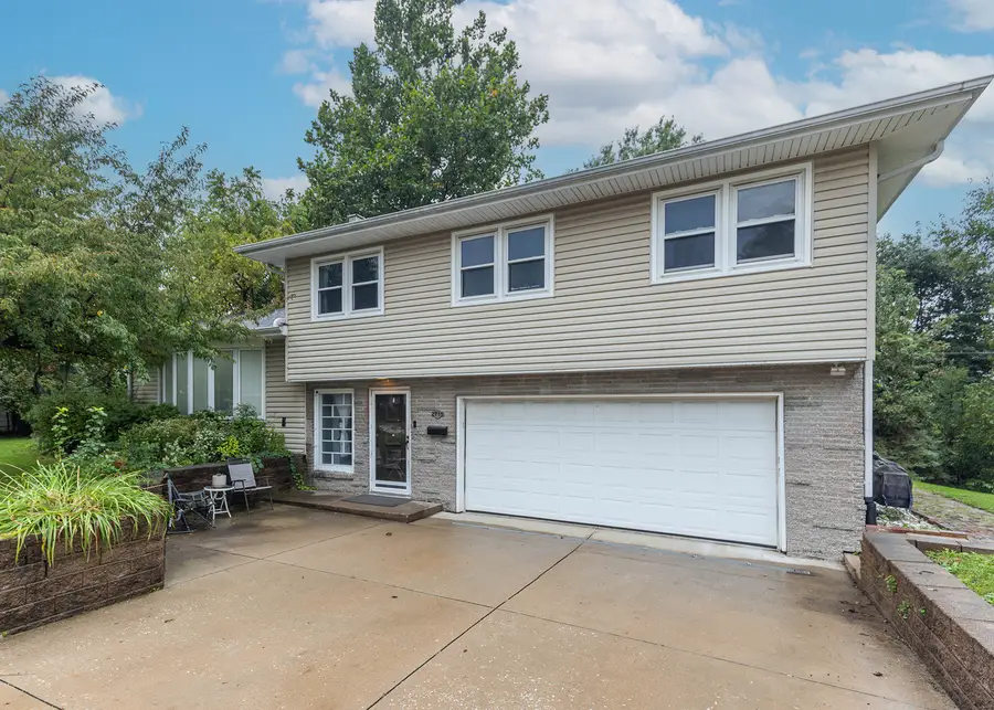 2715 8th Street, East Moline, IL 61244 - #2