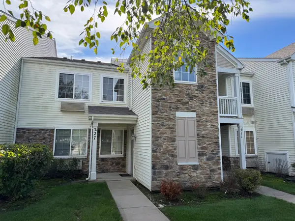 227 Silverstone Drive #227, Carpentersville, IL 60110