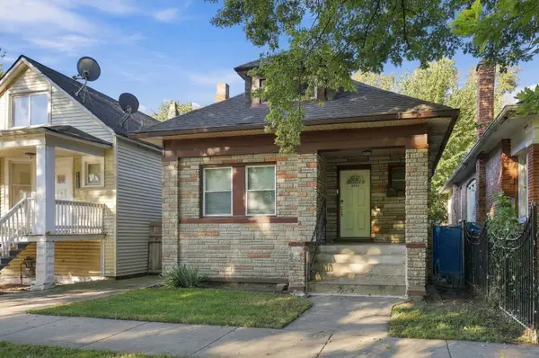 8020 S Muskegon Avenue, Chicago, IL 60617