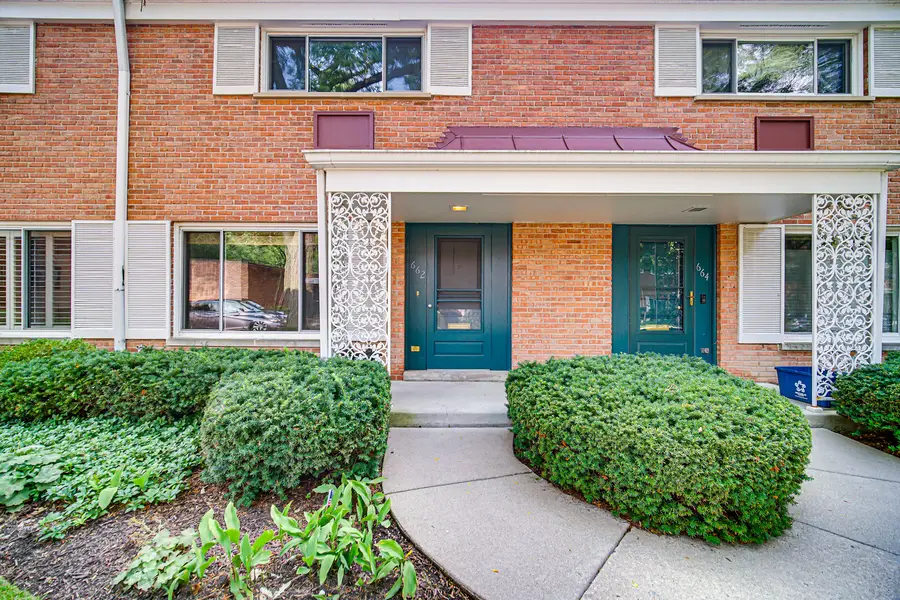 662 Carriage Hill Drive, Glenview, IL 60025 - #2