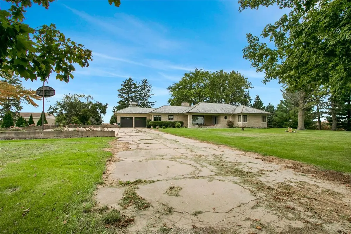 3255 E 12th Road, Ottawa, IL 61350 - #1