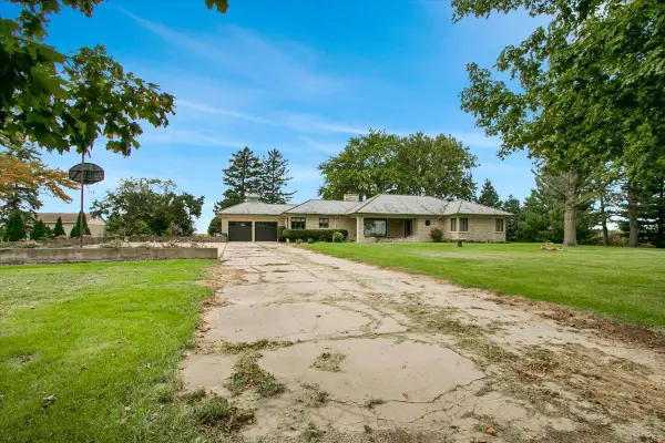 3255 E 12th Road, Ottawa, IL 61350