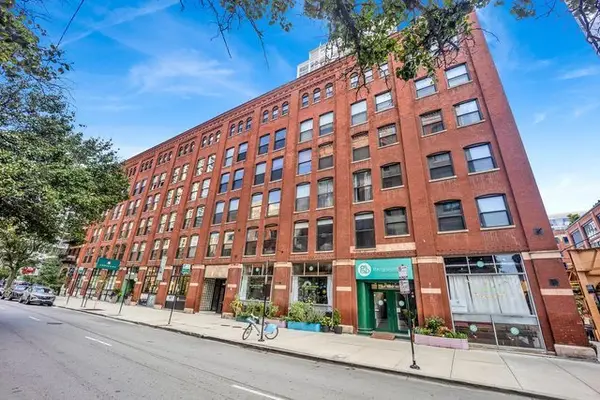 225 W Huron Street #211, Chicago, IL 60654