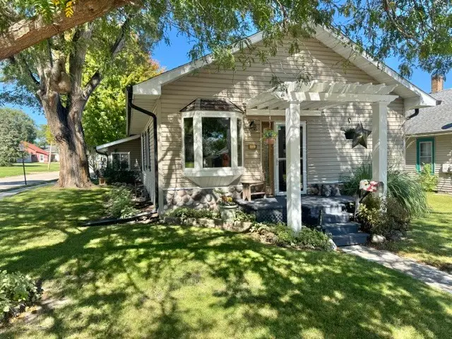 404 E 2nd Street, Oglesby, IL 61348 - #1