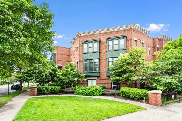 130 N Rose Street, Palatine, IL 60067