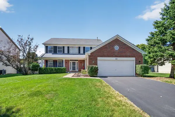 215 Edgewood Drive, Minooka, IL 60447