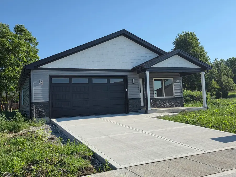 408 E Butler Avenue, Grant Park, IL 60940 - #2