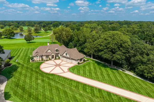 10 Bay Hill Drive, Coal Valley, IL 61240