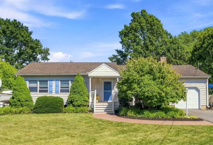 1035 Theresa Drive, Mattituck, NY 11952 - #1