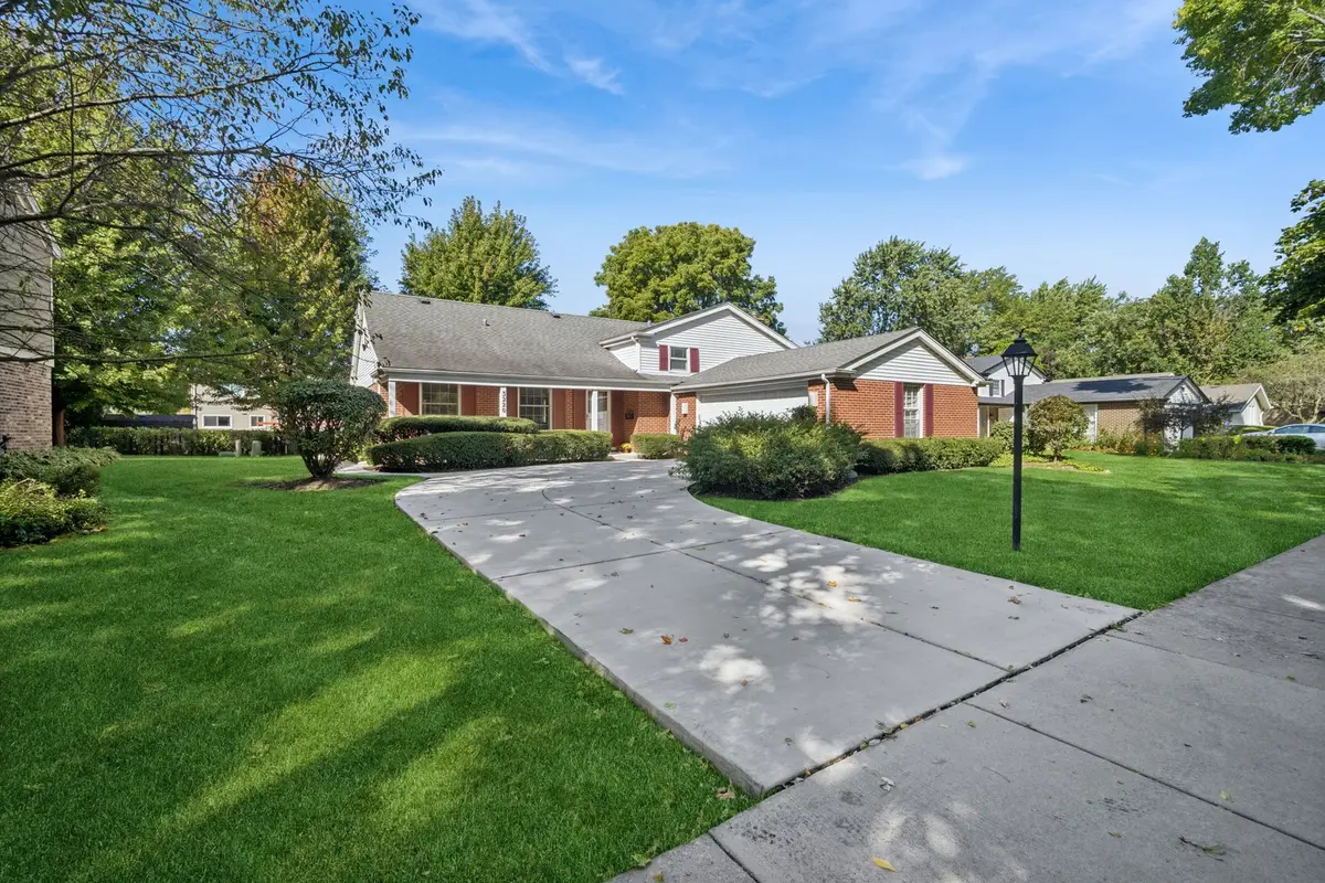 3220 N Volz Drive W, Arlington Heights, IL 60004 - #1