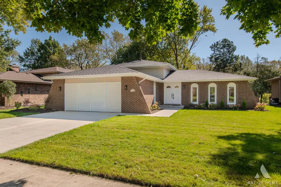 11226 S Deerpath Lane, Palos Hills, IL 60465 - #2