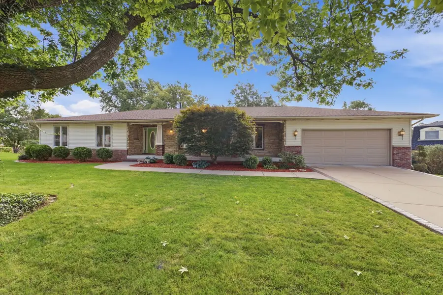 4417 Squire Court, Bettendorf, IA 52722 - #2