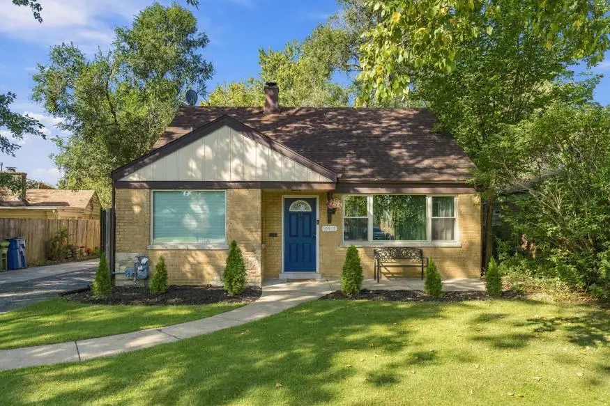 10912 S Komensky Avenue, Oak Lawn, IL 60453 - #2