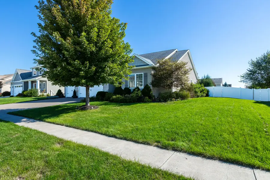 5659 Idaho Drive, Bettendorf, IA 52722 - #2