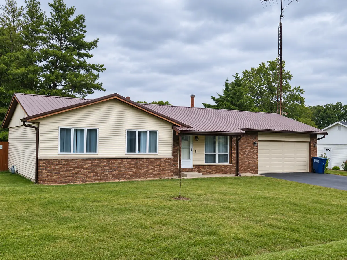 713 Palace Drive, Pinckneyville, IL 62274 - #1
