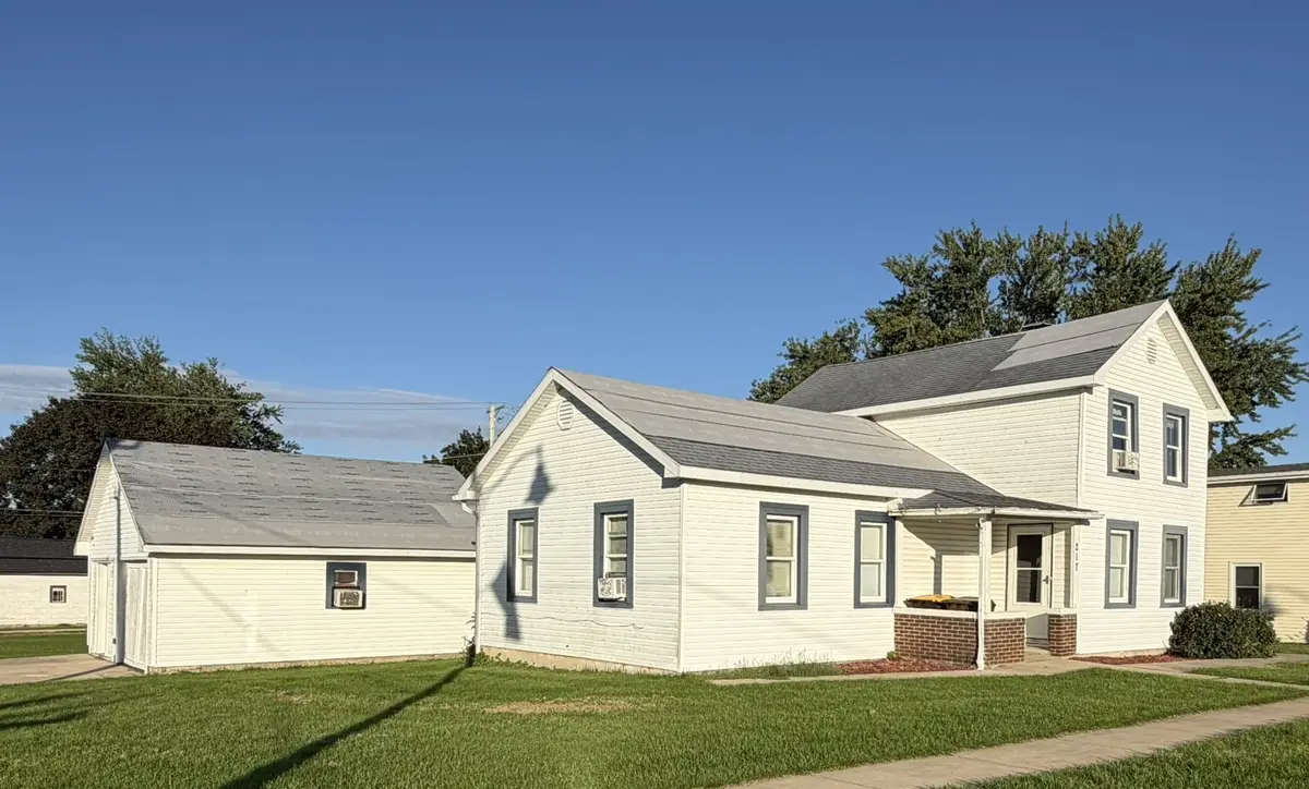 217 W Railroad Street, Lena, IL 61048 - #1