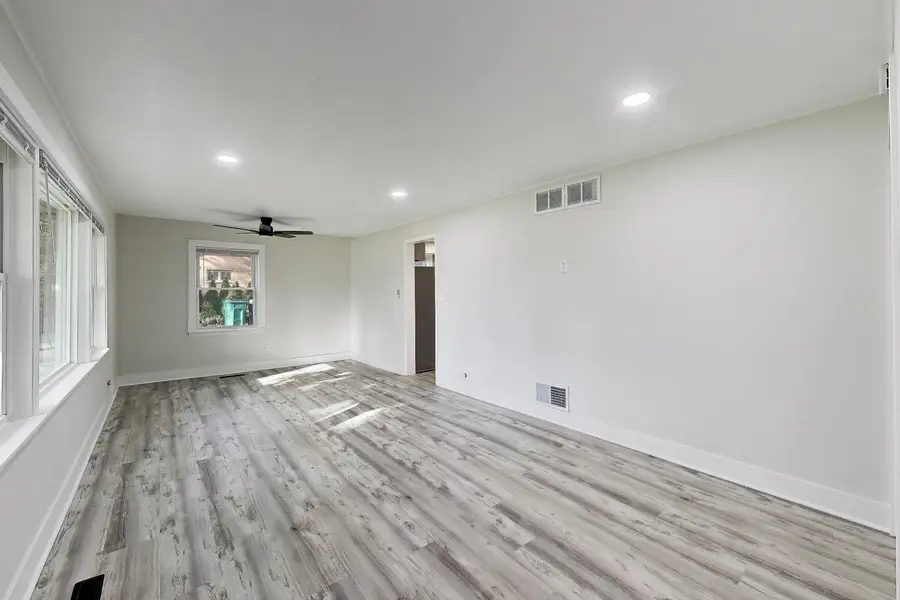 48 N Pleasant Road, Lake Zurich, IL 60047 - #3