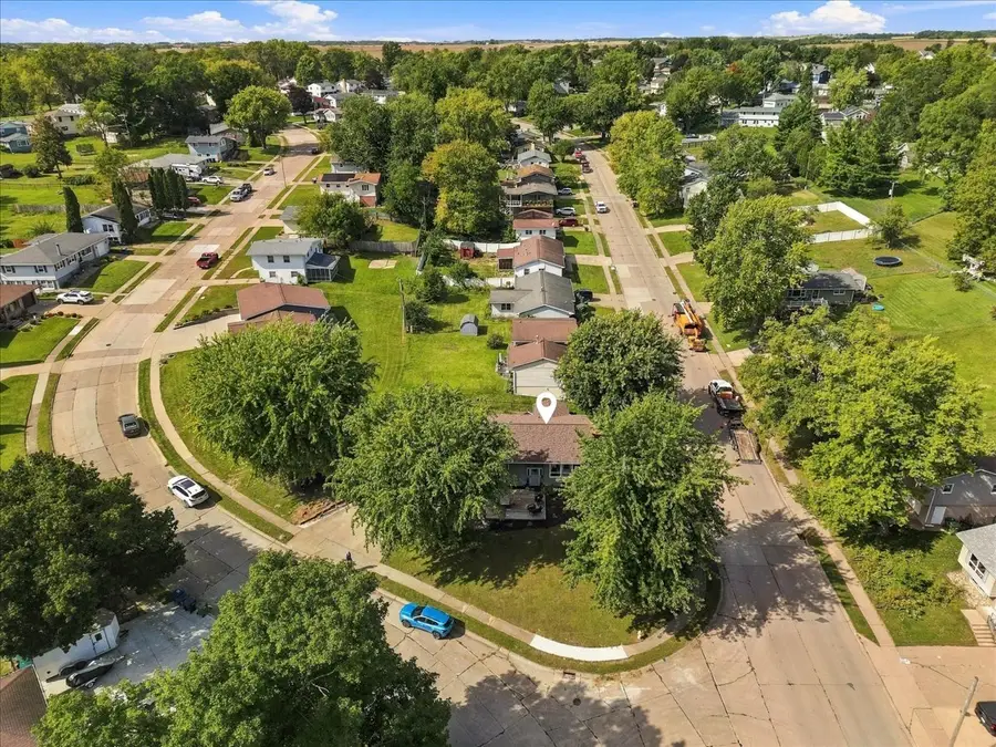 504 30th Avenue, Clinton, IA 52732 - #3